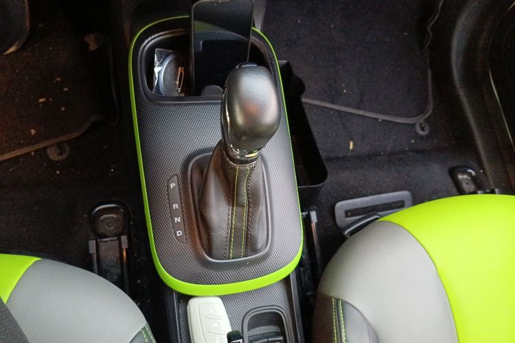 荣威 科莱威CLEVER 2021款 302km新四座超能版中控内饰18