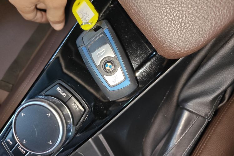 宝马3系 2019款 320Li M运动套装中控内饰7001