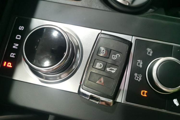 路虎 发现 2020款 2.0T 30周年特别版中控内饰7001