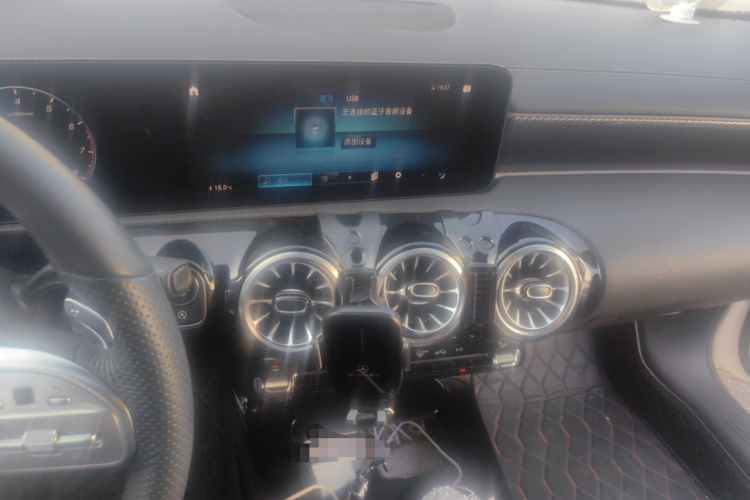 奔驰A级 2022款 改款 A 200 L 运动轿车时尚型局部细节16