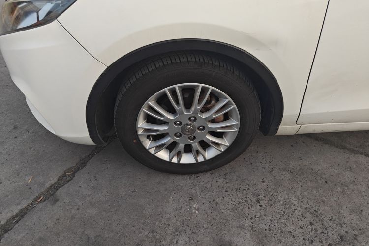 长安 逸动 2013款 1.6L 手动俊酷型 国IV车身外观35