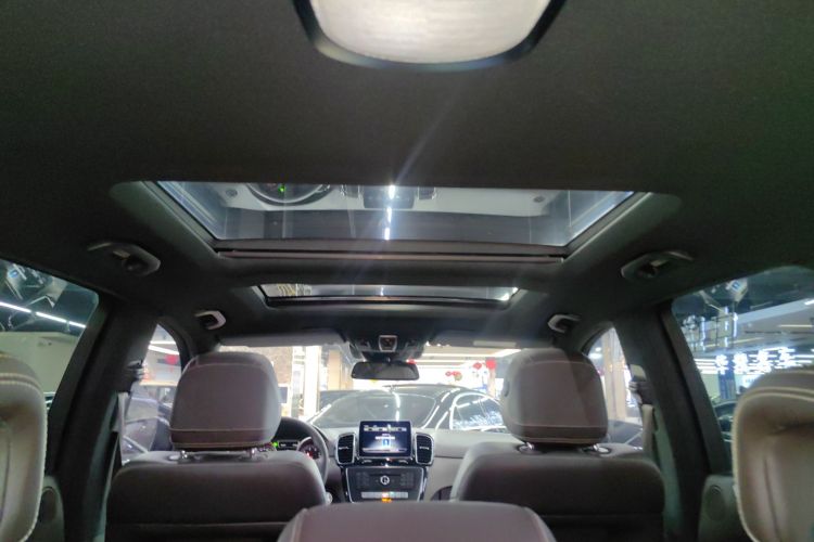 奔驰GLE 2019款 GLE 400 4MATIC 臻藏版局部细节22