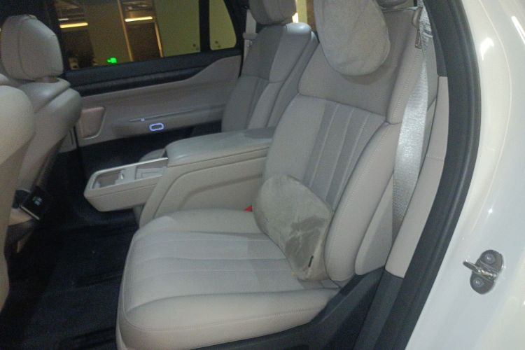 蔚来ES8 2023款 75kWh 行政版中控内饰7004