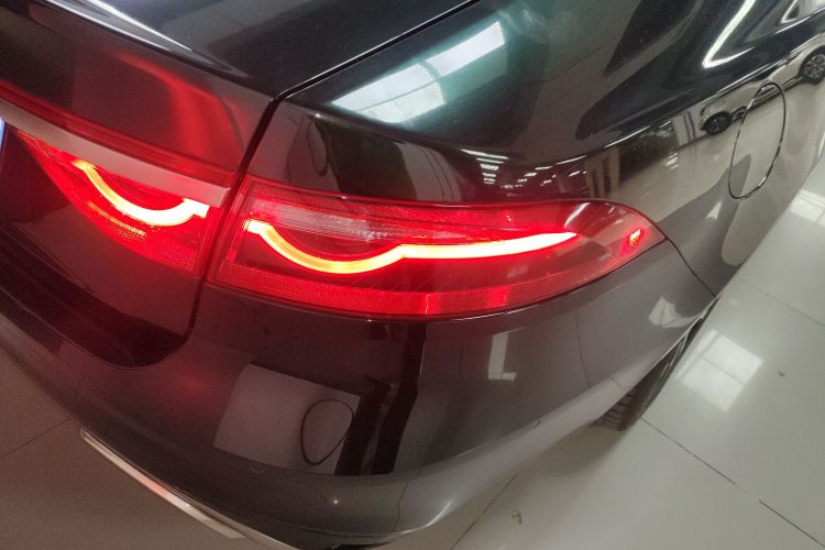 捷豹XFL 2022款 XFL 2.0T P250 两驱尊享豪华版车身外观6006