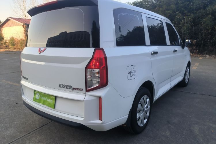 五菱汽车 五菱宏光PLUS 2020款 1.5L 手动标准型 5座车身外观7