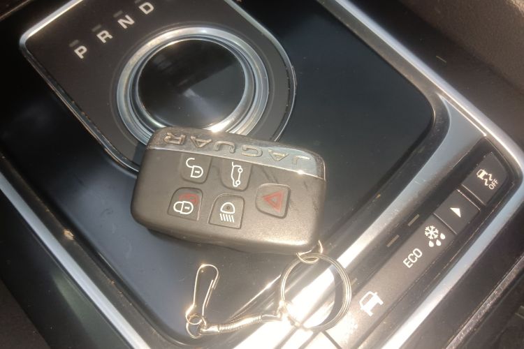 捷豹F-PACE 2020款 2.0T 赛旗版中控内饰11