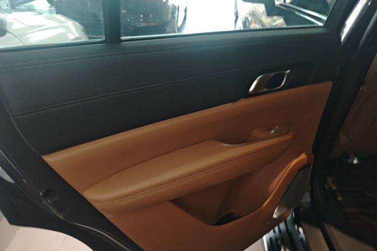 理想汽车 理想ONE 2020款 增程6座版中控内饰7008