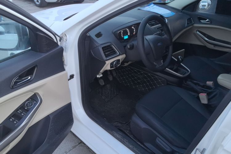 福特 福睿斯 2015款 1.5L 手动舒适型中控内饰20