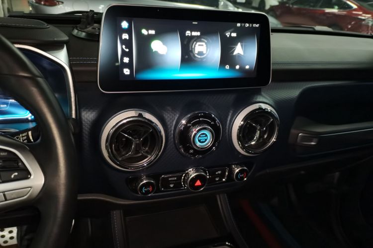 北京越野 北京BJ40 2020款 2.0T 自动四驱城市猎人版侠客型中控内饰16