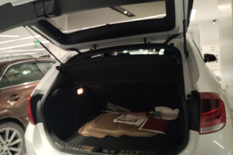 宝马X1 2015款 sDrive18i 领先晋级版机舱底盘23