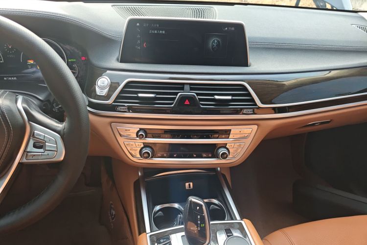 宝马7系 2017款 730Li 领先型中控内饰16