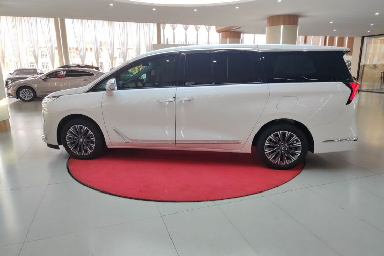 别克GL8 2025款 陆尊 智享版车身外观4