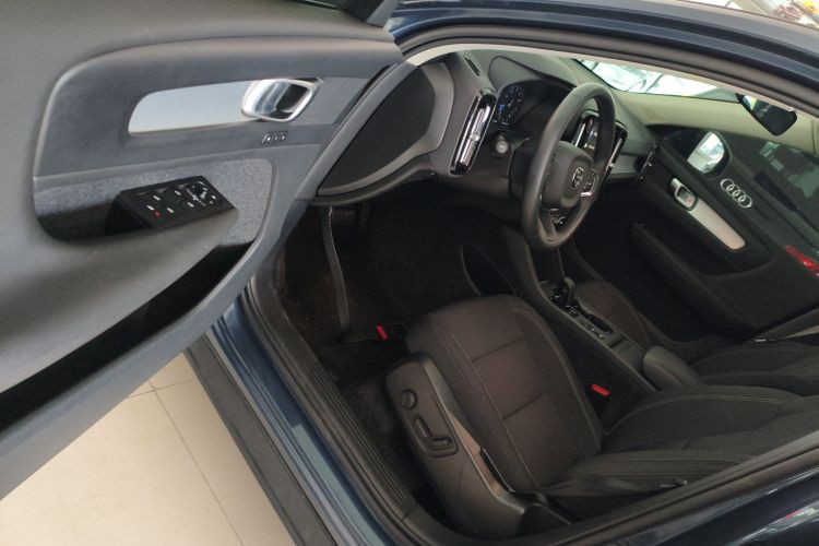 沃尔沃XC40 2022款 T4 四驱智行时尚版中控内饰20