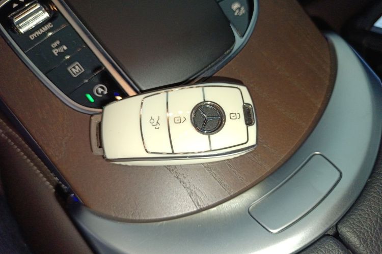 奔驰GLC 2020款 GLC 260 L 4MATIC 豪华型中控内饰11