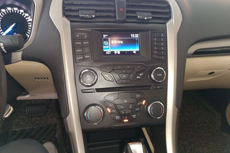 福特 蒙迪欧 2013款 1.5L GTDi180时尚型局部细节16