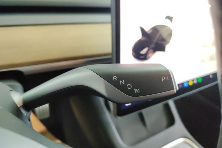 特斯拉 Model 3 2022款 Performance高性能全轮驱动版中控内饰18