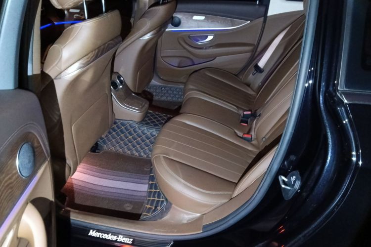 奔驰E级 2023款 改款 E 300 L 时尚型中控内饰7004