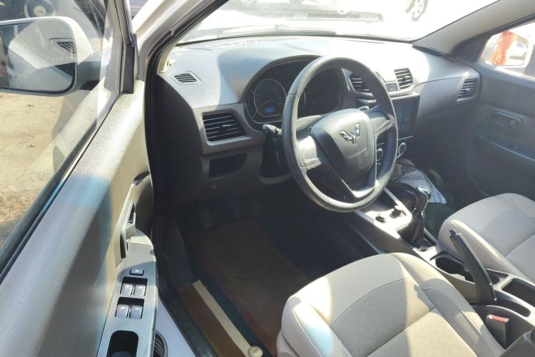 五菱汽车 五菱宏光 2016款 1.5L 改款S舒适型中控内饰20