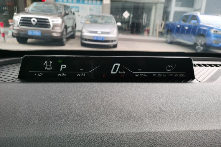 哪吒汽车 哪吒V 2022款 潮 400 Lite中控内饰14