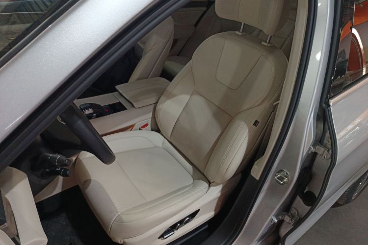 鸿蒙智行 问界M5 2022款 增程四驱至臻版局部细节19