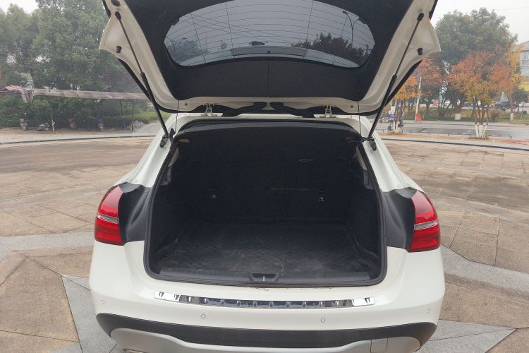 奔驰GLA 2019款 GLA 200 动感型机舱底盘23