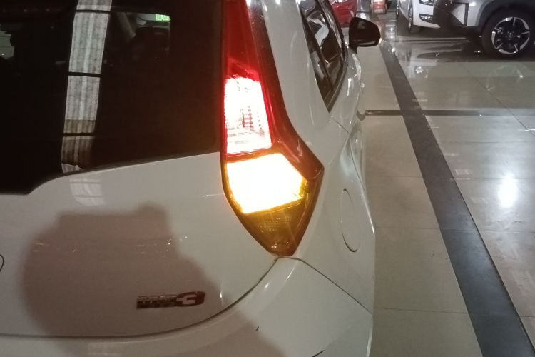 名爵3 2013款 1.5L AMT精英版车身外观9