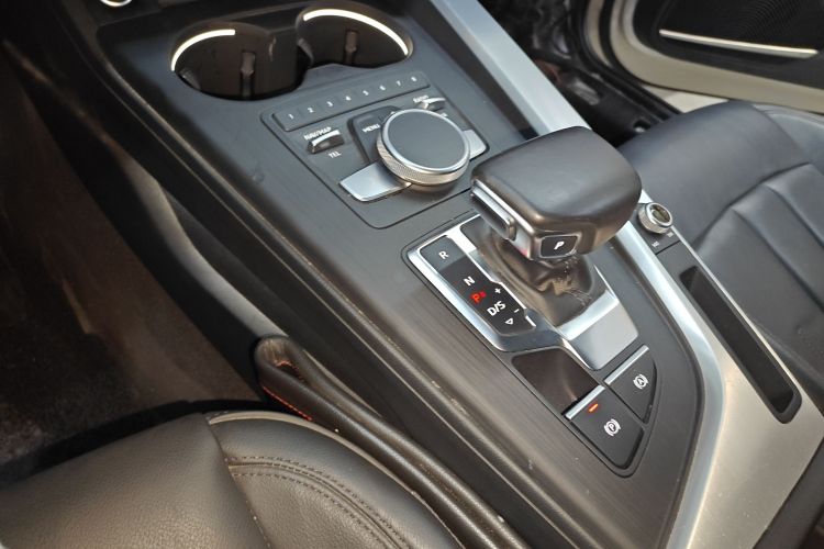 奥迪A4L 2017款 Plus 40 TFSI 运动型局部细节18