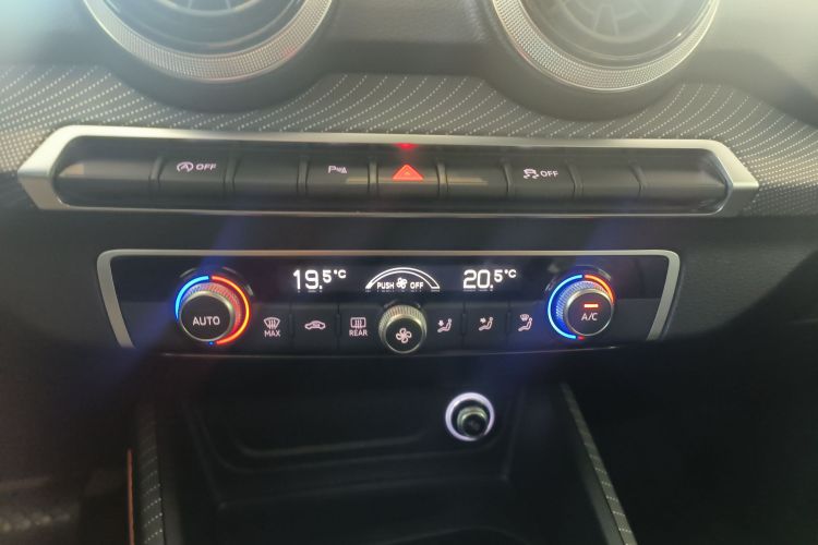 奥迪Q2L 2025款 35TFSI 时尚动感型中控内饰16