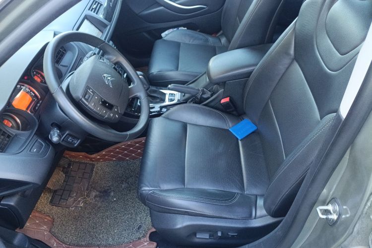 雪铁龙C5 2014款 2.0L 自动尊享型中控内饰19