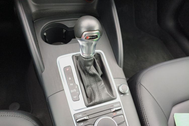 奥迪A3 2015款 Sportback 35 TFSI 百万纪念智领型中控内饰18