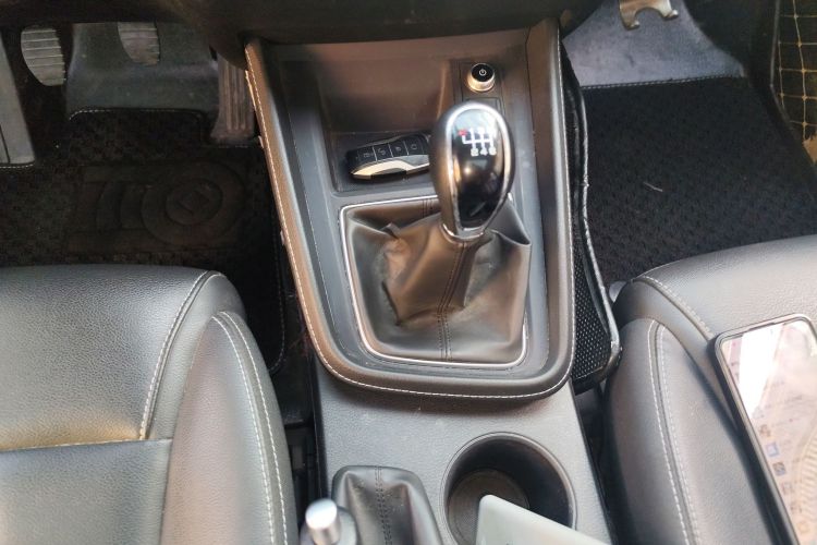 比亚迪 宋MAX 2021款 升级版 1.5T 手动豪华型 7座中控内饰18