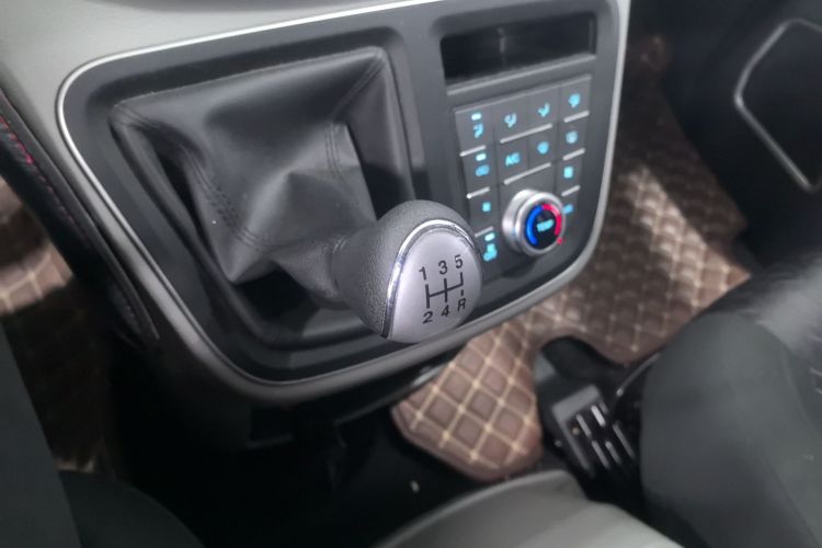 江淮瑞风 瑞风M4 2019款 商旅系列 2.0L 手动商务型 国VI中控内饰18