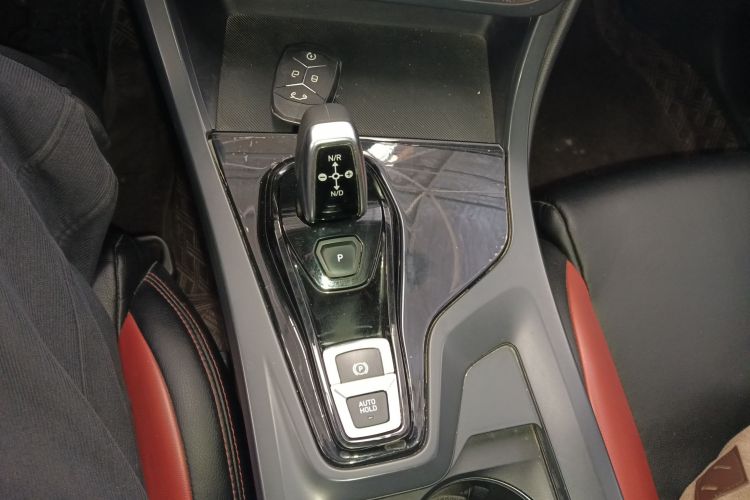 领克01 2019款 2.0T 两驱纯版 国VI中控内饰18