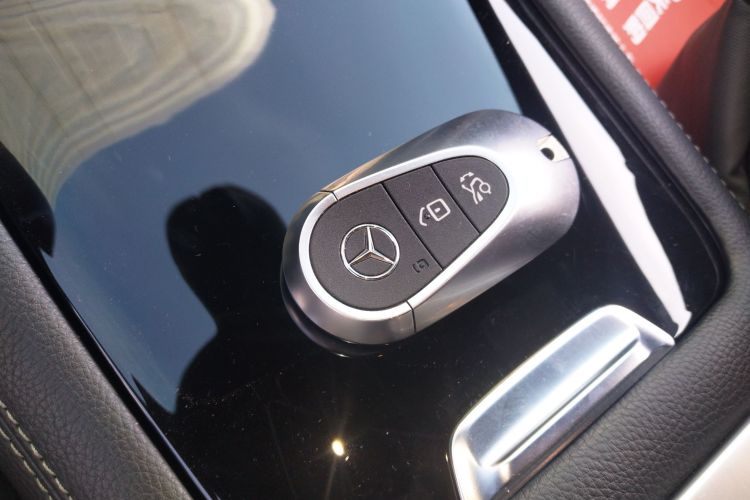 奔驰C级 2023款 改款二 C 260 L 运动版中控内饰11