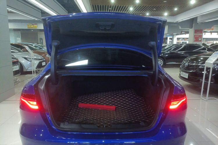 捷豹XEL 2020款 2.0T 200PS R-DYNAMIC 青春运动版局部细节23