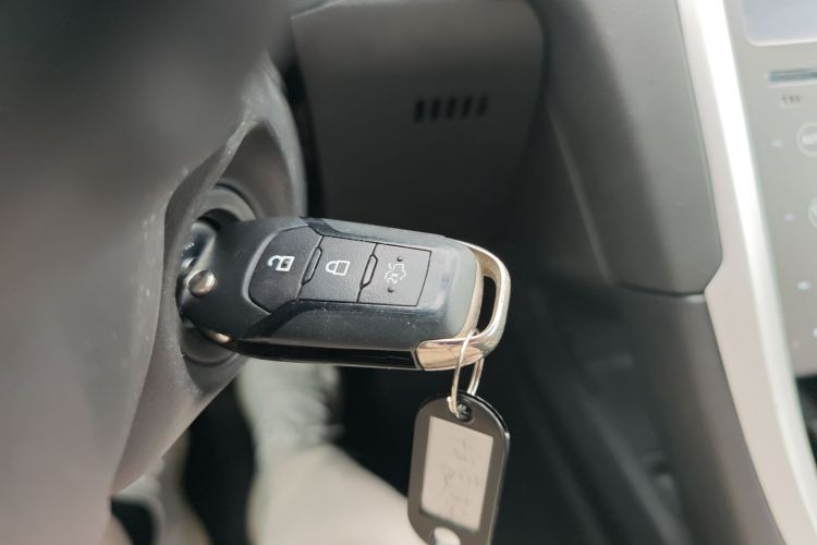 福特 蒙迪欧 2013款 1.5L GTDi180时尚型中控内饰11