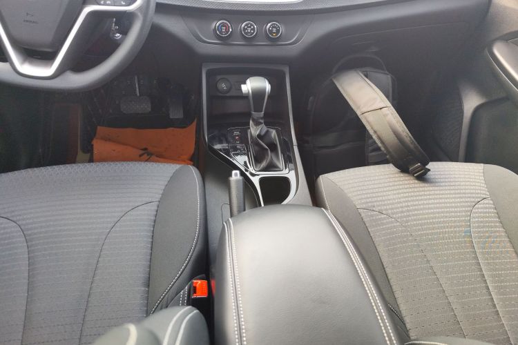 宝骏730 2021款 1.5T CVT时尚型 7座中控内饰18