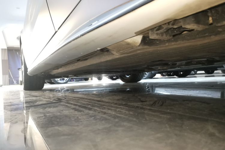 奔驰C级 2022款 改款 C 200 L 运动版局部细节9002