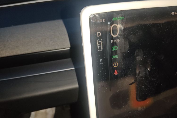 特斯拉 Model 3 2023款 后轮驱动版中控内饰18