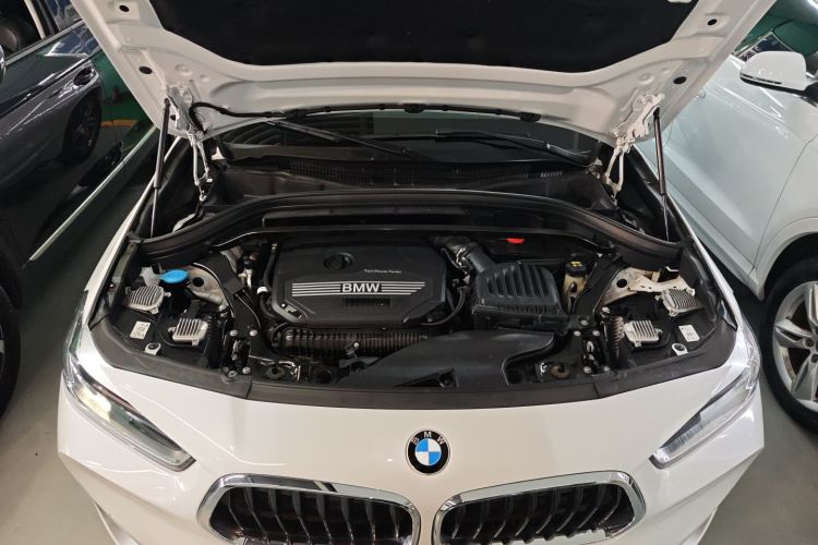 宝马X2 2021款 sDrive25i 领先型M运动套装机舱底盘24