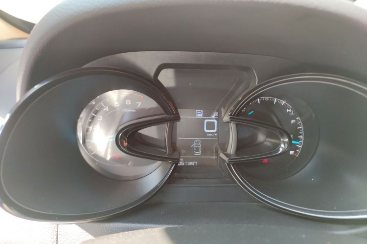 东风风神AX7 2015款 2.0L 自动智悦型中控内饰14