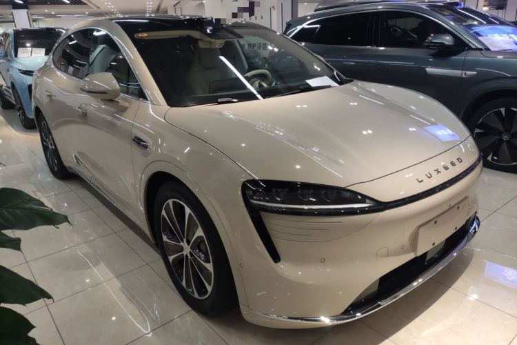 鸿蒙智行 智界R7 2025款 增程 251km Max车身外观3