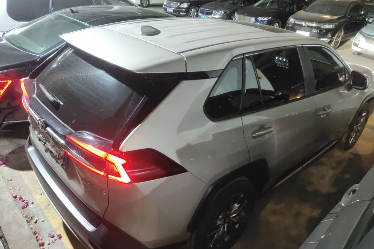 丰田 威兰达 2021款 2.0L CVT两驱豪华版车身外观6005