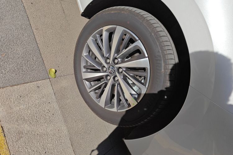 别克GL8新能源 2026款 陆尊 尊享版车身外观10