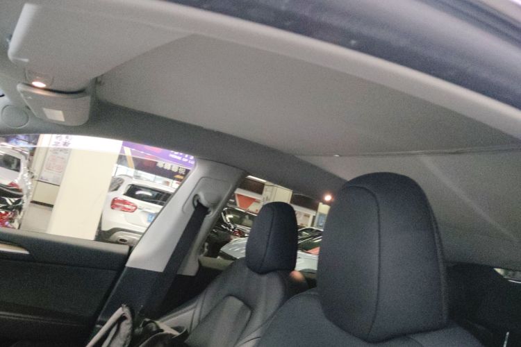 特斯拉 Model Y 2022款 改款 后轮驱动版中控内饰22