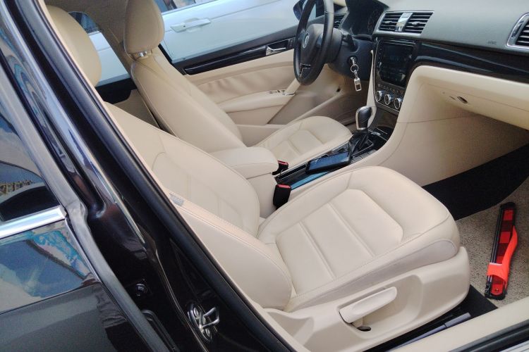 大众 帕萨特 2013款 1.8TSI DSG尊荣版局部细节41