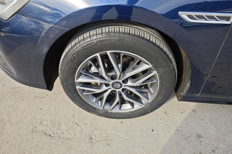 比亚迪 秦PLUS 2024款 荣耀版 DM-i 120KM领先型车身外观6002