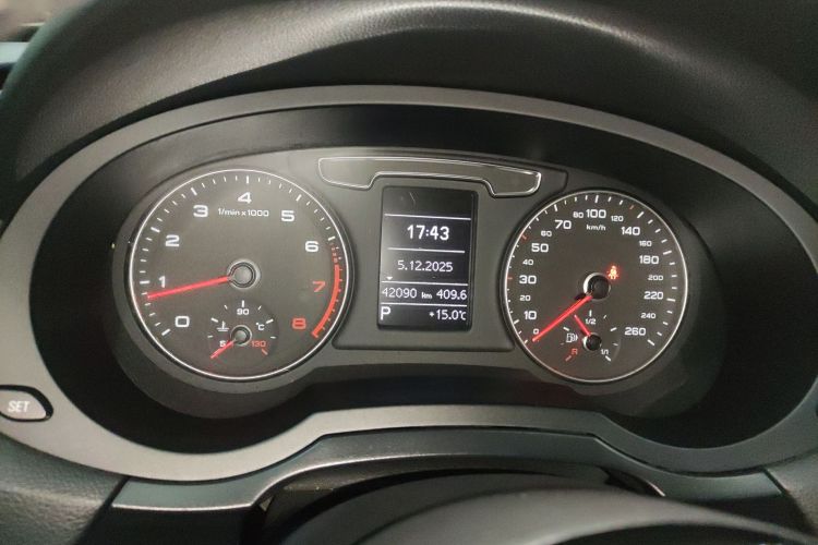 奥迪Q3 2018款 30周年年型 30 TFSI 时尚型中控内饰14