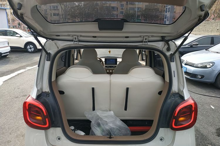 五菱汽车 宏光MINIEV 2025款 四门版 臻享+款机舱底盘23