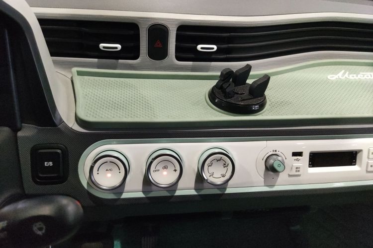 五菱汽车 宏光MINIEV 2021款 马卡龙夹心款 170km 磷酸铁锂中控内饰16